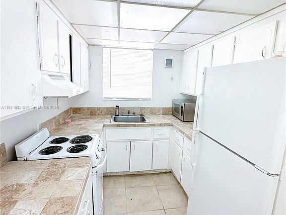 3rd image of 12275 NE 19th Ave APT 11