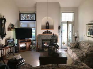 1028 E Green Tree Ct APT B, Appleton, WI 54915