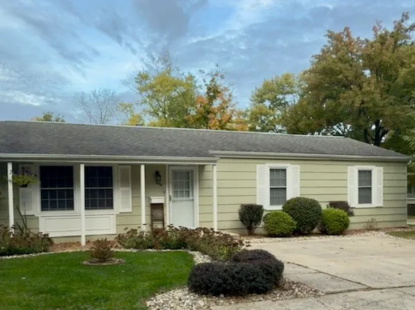 636 A St, Charleston, IL 61920