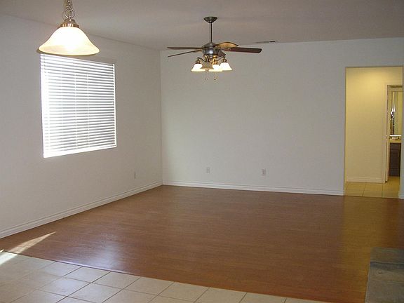4th image of 13535 Bentley St