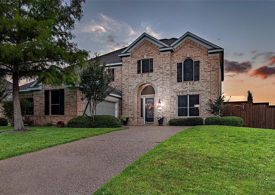 1st image of 2702 Garrett Dr