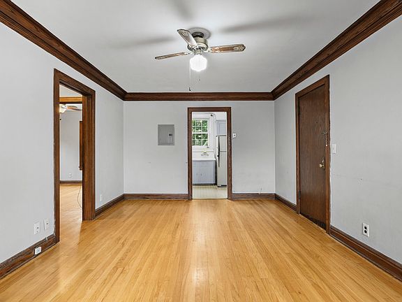 5th image of 833 Midland St