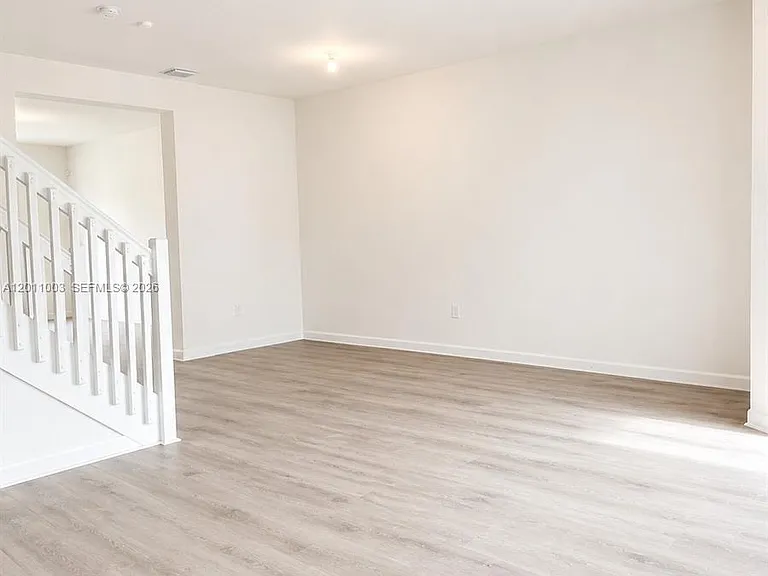 925 NE 211th St #925 — Photo 3