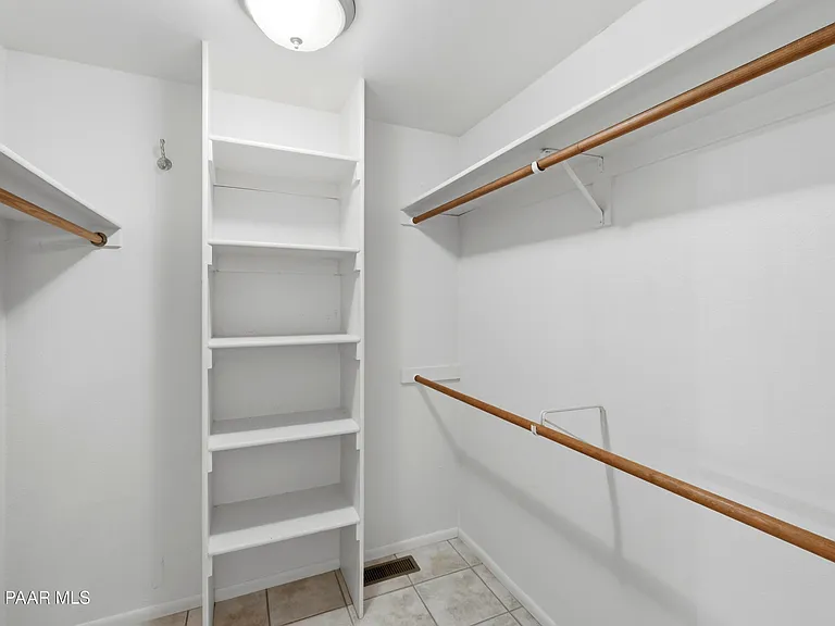 1978 Catalpa Cir — Photo 17