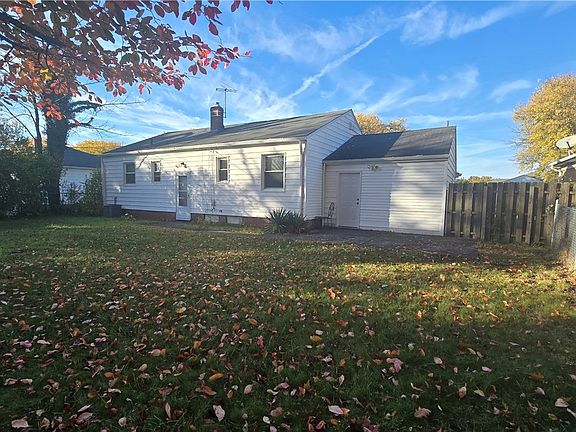 3rd image of 19604 Mayfair Ln