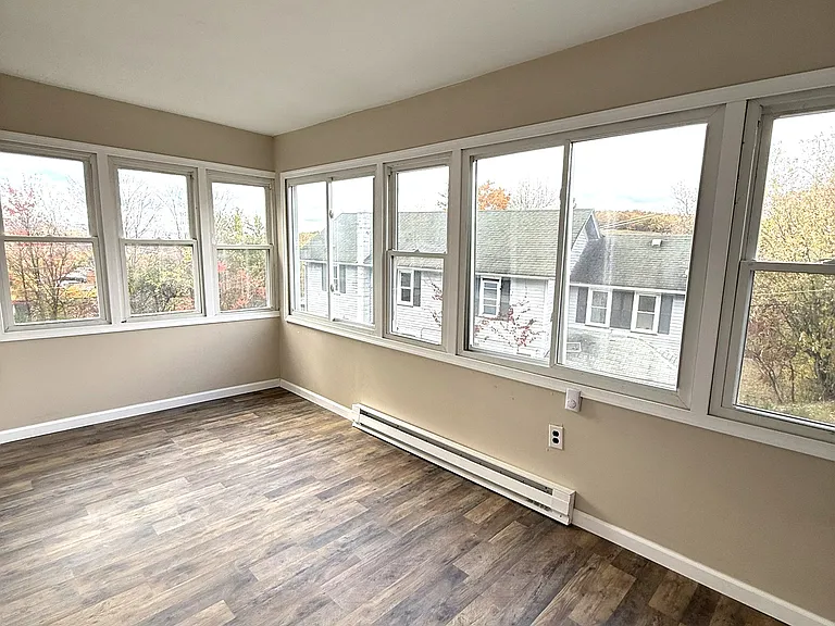 841 Hill St — Photo 5
