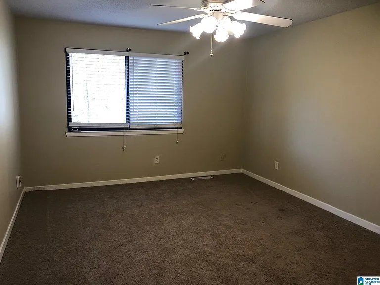 680 Idlewild Cir — Photo 6