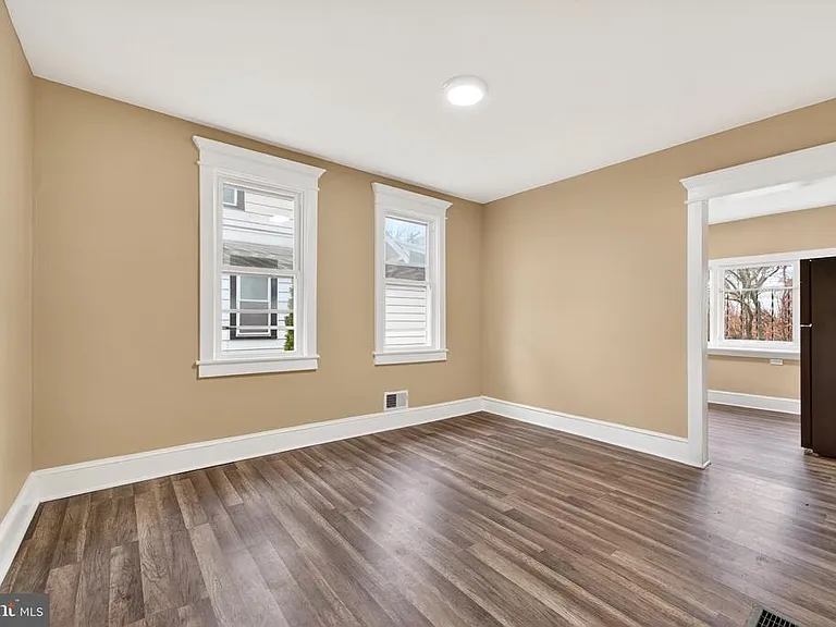 541 Engard Ave — Photo 6