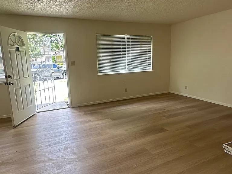 2136 Chrysler Dr #1 — Photo 13