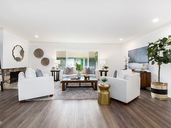 3rd image of 826 La Cadena Ave Unit L
