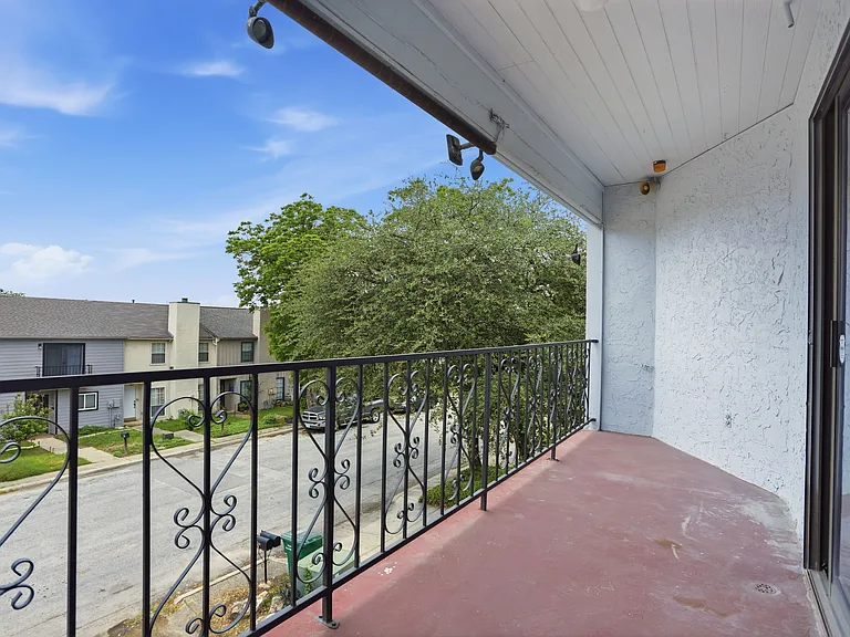 8112 Scottshill — Photo 11