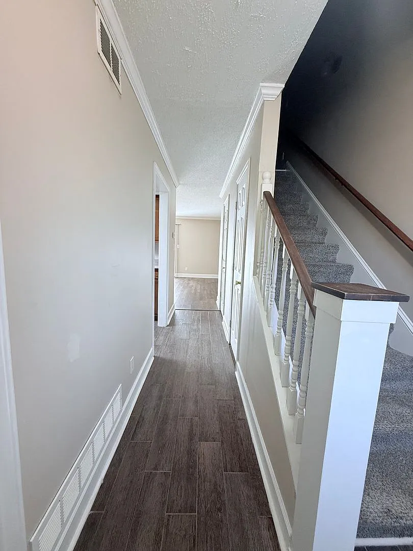 2 bedroom townhome in Oakwood, GA — Photo 2