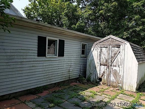 4th image of 409 E Trevitt St
