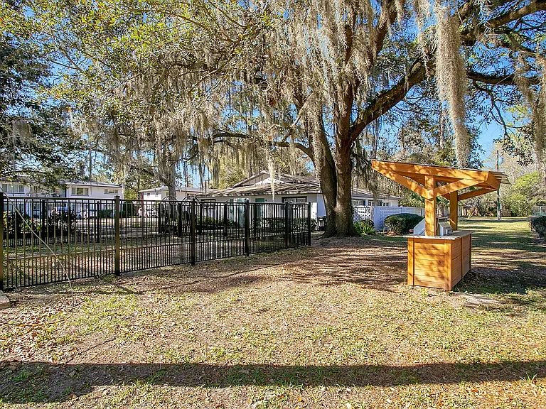 1820 NW 10th St — Photo 17
