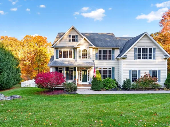 18 Chestnut Lane, Pawling, NY 12564