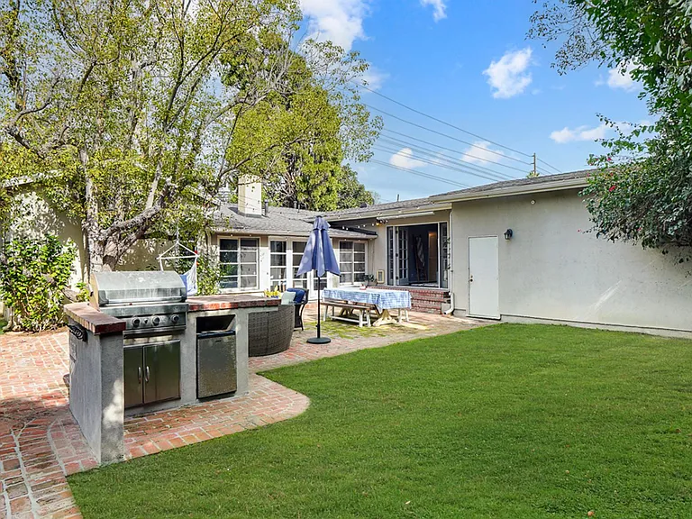13360 Magnolia Blvd — Photo 53