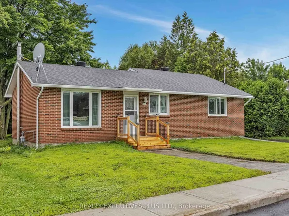 636 Water St, Alfred And Plantagenet, ON K0B 1L0