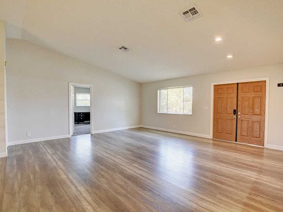 3rd image of 3567 Ivanhoe Ave