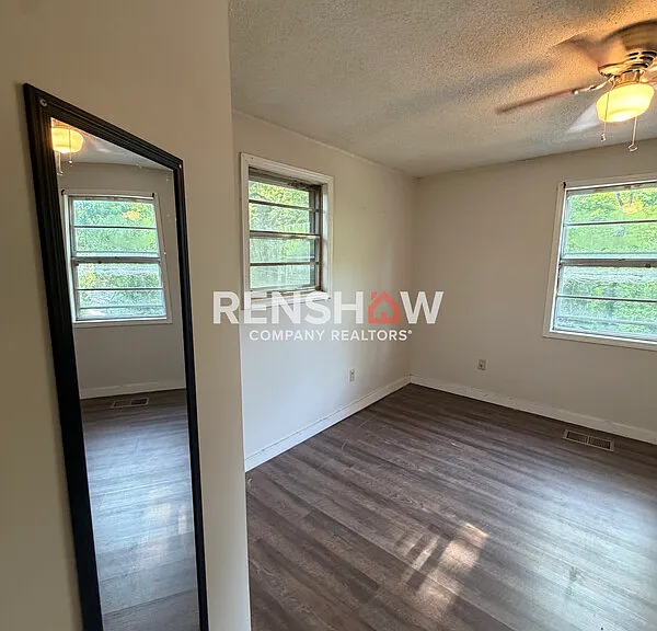 450 Bedwell St — Photo 12