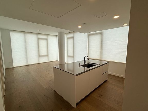 4th image of 10232 NE 10th St Unit 612