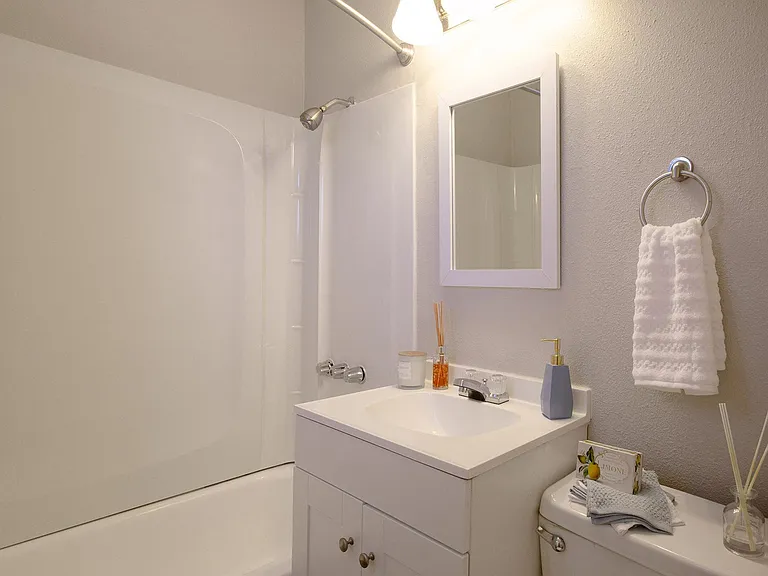 Encanto Lofts Apartments — Photo 7