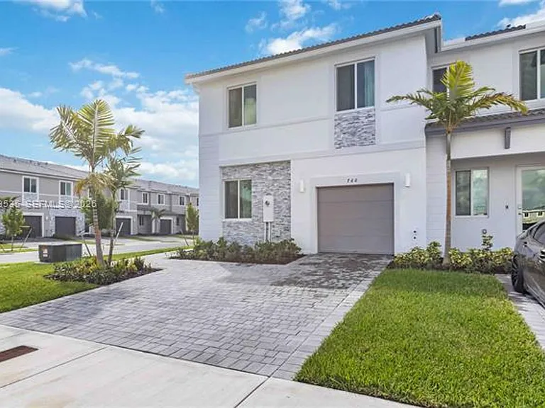 760 SE 13th Ct #Townhouse 760 — Photo 7