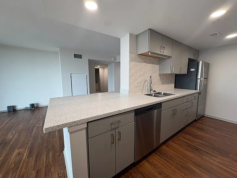 Sky Park Apartments — Photo 34