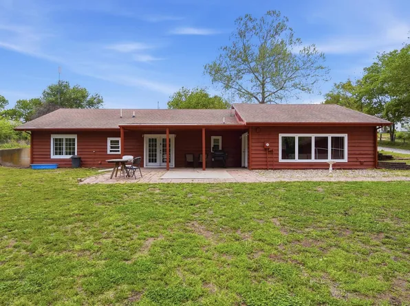 757 N Hanover St, Auburn, KS 66402