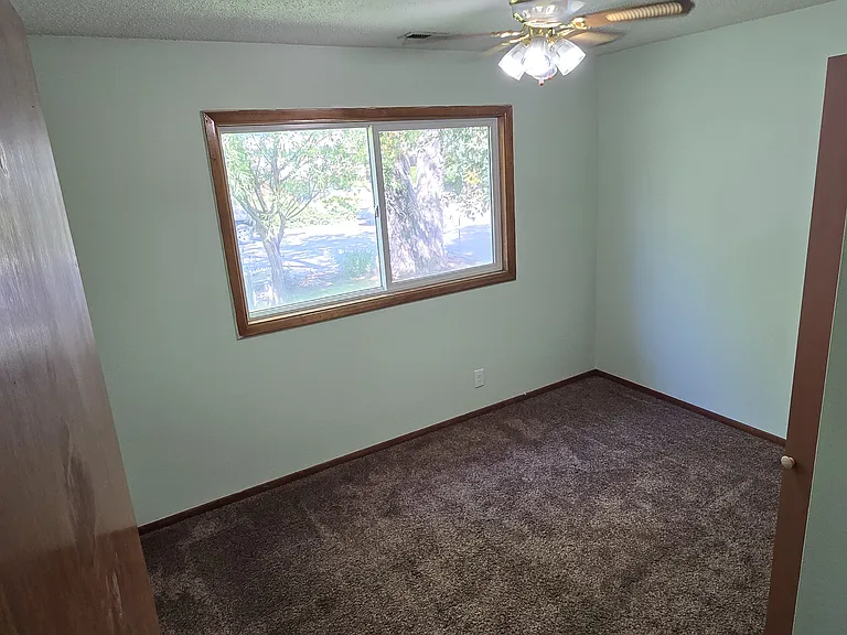 637 SE Commerce St — Photo 10