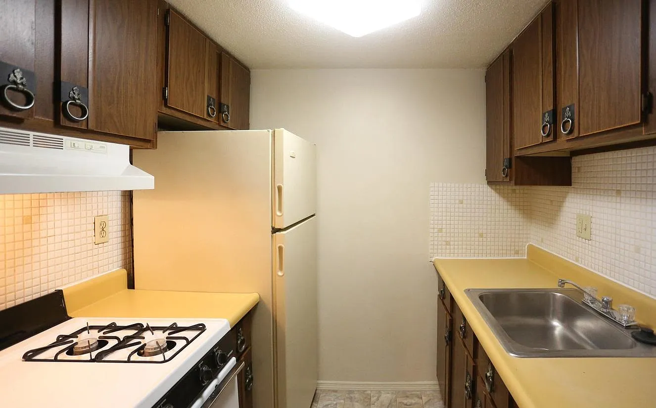 Cabana West Apartments — Photo 2