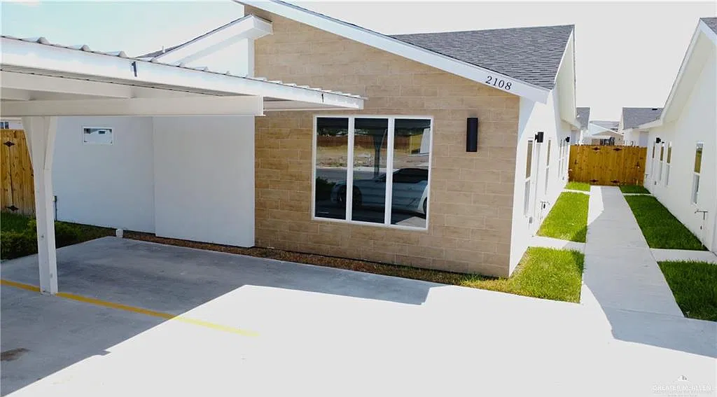 2 bed, 2.0 bath, 968 sqft, $1,250 — Photo 1