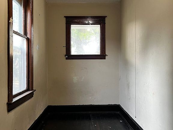 2nd image of 1232 Albemarle St #1