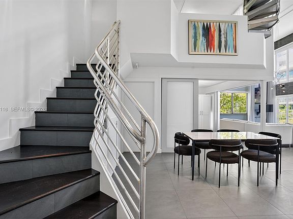 5th image of 900 4th St APT 6