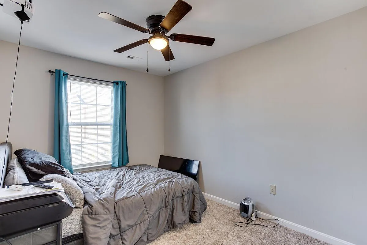 3 bed, 1572 sqft, $2,700 — Photo 2