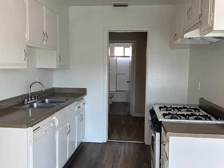 El Cortez Apartments — Photo 15