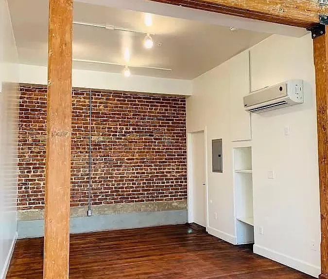 1700 E 4th St #101 — Photo 6
