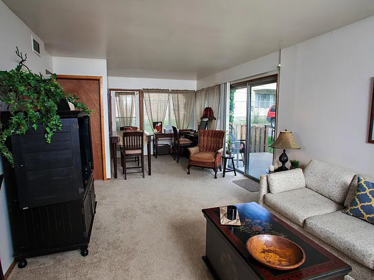 Windpoint Apartments — Photo 10