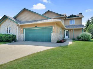 W159N4867 Graysland Dr, Menomonee Falls, WI