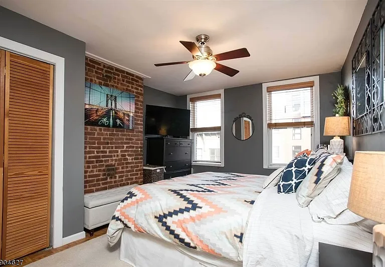 120 Monroe St #3R — Photo 9