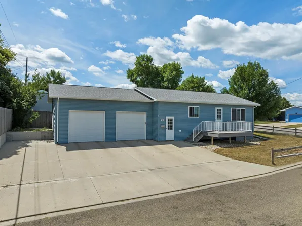 505 7th Ave SW, Minot, ND 58701