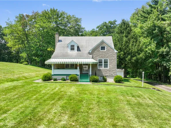 748 School St, Crescent, PA 15046