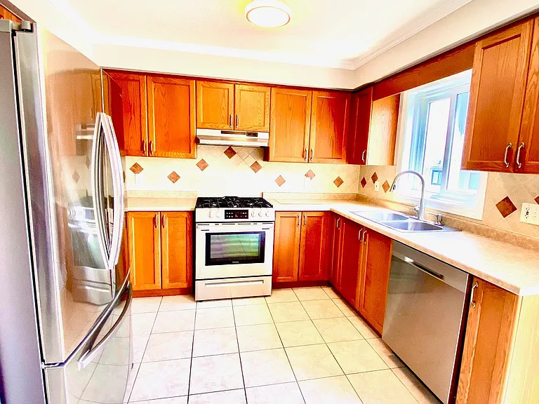 138 Apple Ridge Dr #UPPER — Photo 10