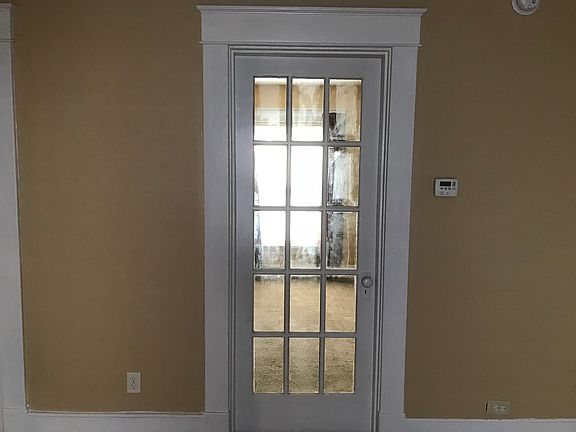 4th image of 617 Broadway Ave