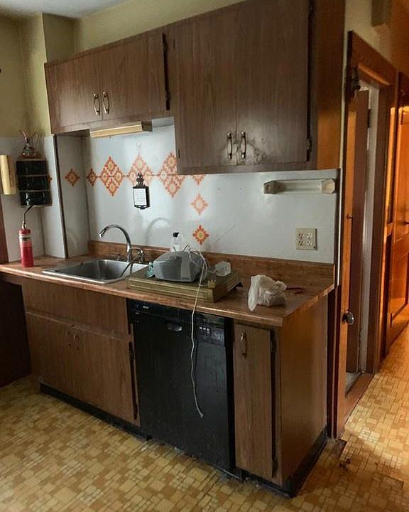 2nd image of 54 Thatcher St