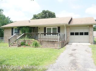 29 Cedar Dr, Spring Lake, NC 28390