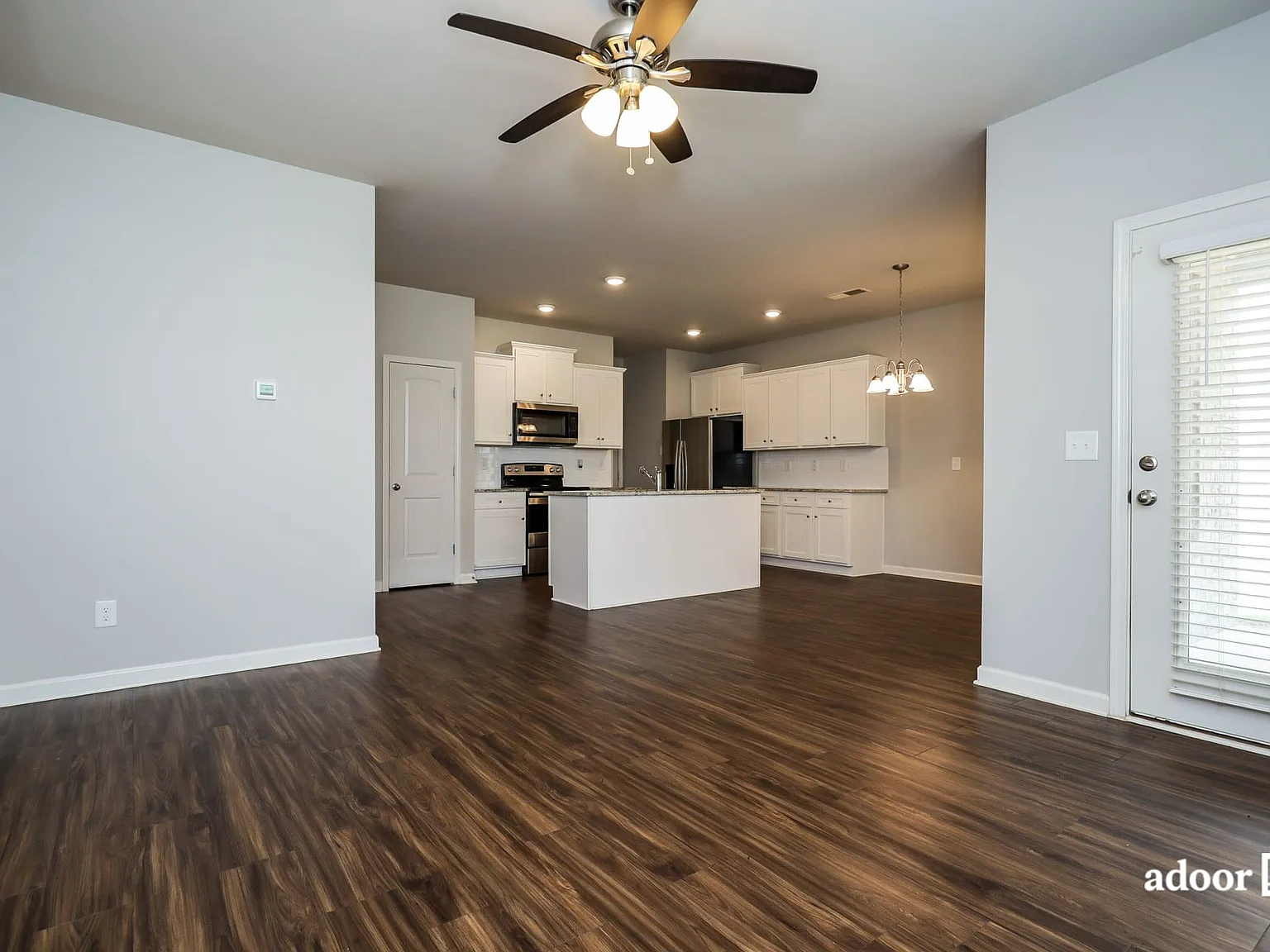 4 bed, 2.5 bath, 1705 sqft, $2,045 — Photo 4