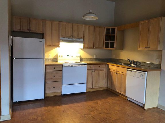 3rd image of 1012 W Railroad Ave APT 103