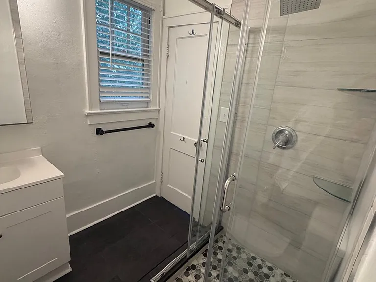 402 NW 20th St — Photo 12