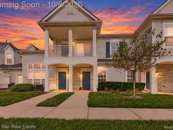 12109 Addington Dr #119, Walled Lake, MI 48390