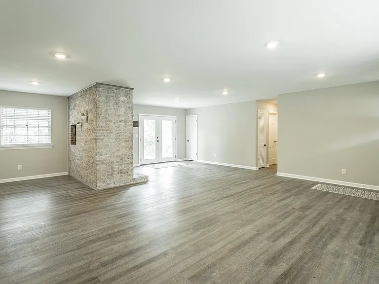 1403 Clearpoint Dr — Photo 54